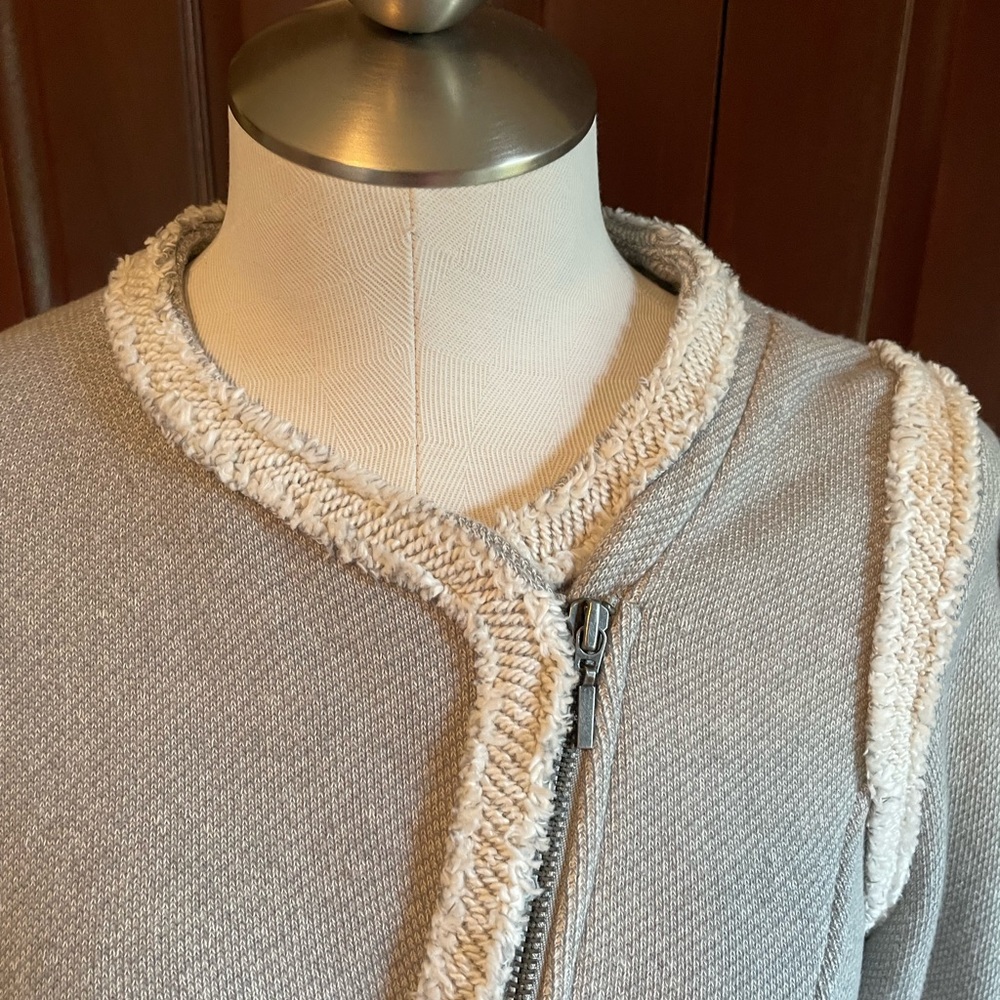 Ladies, gray zip up cardigan, size medium from GAP. Excellent condition. - Picture 6 of 6